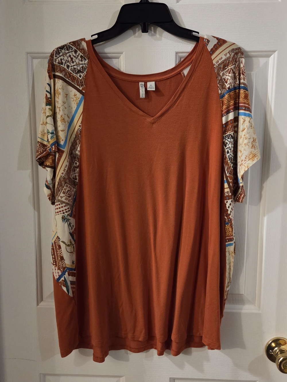 Cato Rust V-Neck Short Sleeve Top with Cream and Blue Patterned Dolman Sleeves